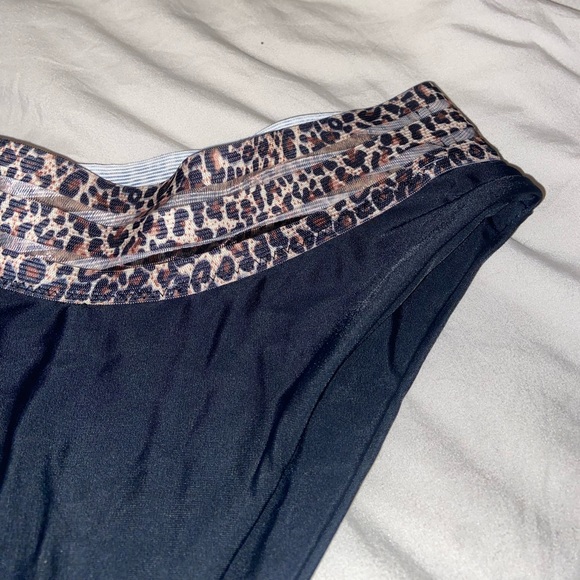 Cheeky black bikini bottoms - Picture 3 of 4